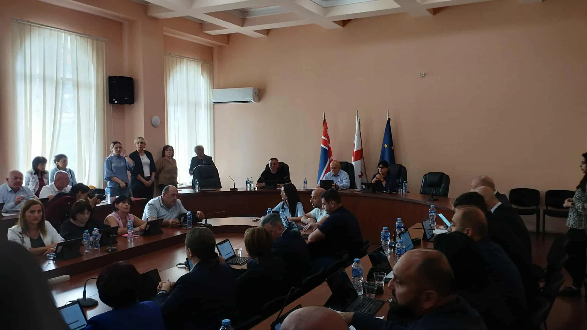 გორის საკრებულოს თავმჯდომარის იმპიჩმენტის საკითხი ჩავარდა