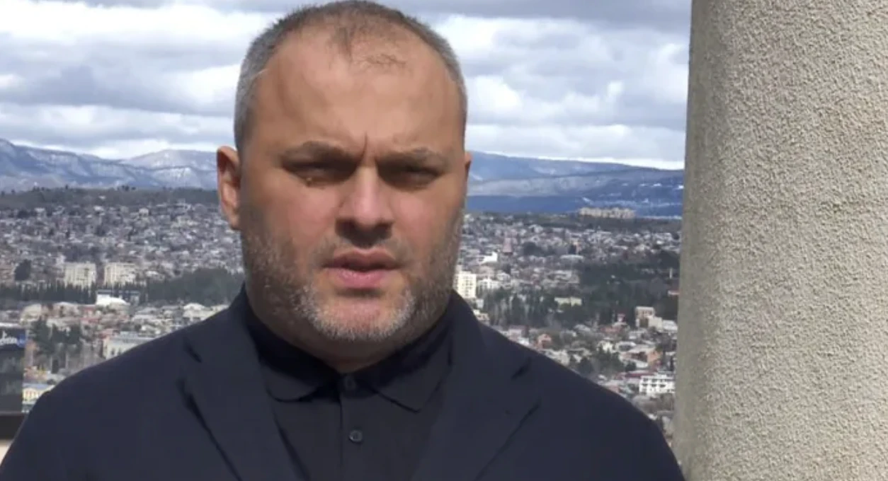 ჩვენ ვიცით, რა არის ჩვენი ამოცანა - „ოპოზიციური ალიანსის“ ამოცანა არის ბიძინა ივანიშვილის არალეგიტიმური რეჟიმის დათმობებზე წასვლა, ან მას გადავახდევინოთ ის პოლიტიკური ფასი, რაც არ დათმობის შემთხვევაში მოუწევს,- ამის შესახებ „კოალიცია ცვლილებისთვის“ ერთ-ერთმა ლიდერმა, თენგო თევზაძემ „ოპოზიციური ალიანსის“ პირველი სამუშაო შეხვედრის დასრულებისას განაცხადა.  მისივე თქმით, მომდევნო დღეებში „ოპოზიციურ ალიანსს“ მნიშვნელოვანი აქტივობები ექნება.