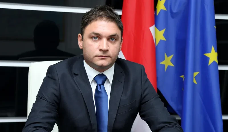 მუნიციპალური განვითარების ფონდის ყოფილ აღმასრულებელ დირექტორს, დავით ტაბიძეს 300 000-ლარიანი გირაო შეეფარდა