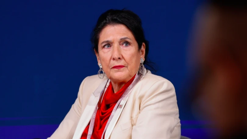 დიქტატურები უნდა დასრულდეს!, - ამის შესახებ, სალომე ზურაბიშვილი სოციალურ ქსელში წერს. „ომის დაწყება არასდროს მახარებს, მაგრამ ირანის ხელისუფლებამ მოიტყუა, მოლაპარაკებები სასაცილოდ აიგდო და რაც ყველაზე მთავარია, საკუთარი ხალხი მოკლა და აწამა. დიქტატურები უნდა დასრულდეს! მხარდაჭერა ირანელ ხალხს!“, - წერს სალომე ზურაბიშვილი X-ზე.