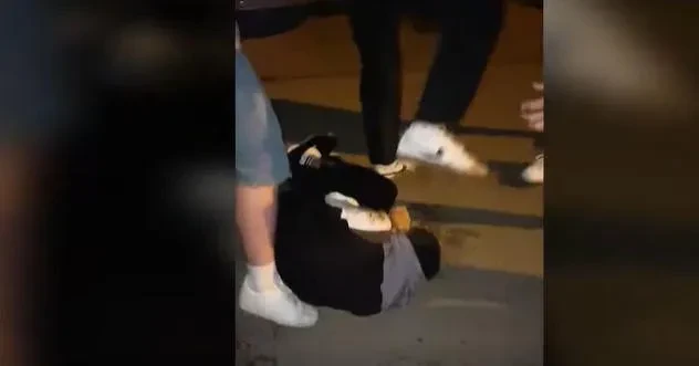 პროკურატურა - გიგა ავალიანის საქმეზე ბრალდებულები: გიორგი რიკაძე, დემეტრე ჩიქოვანი და ალექსანდრე გაბაშვილი თითქოსდა გოგონების სახელით წერდნენ შერჩეულ მსხვერპლს, ითანხმებდნენ შეხვედრაზე და მათ უმოწყალოდ სცემდნენ