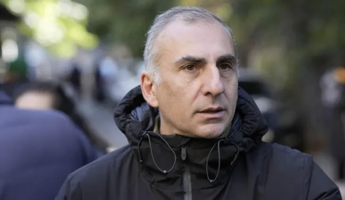 ალეკო ელისაშვილი - ვინმეს დაზიანება რომ მდომოდა, მანდატურებიდან არავინ იქნებოდა ცოცხალი - აღტაცებული ვარ მანდატურით, ვენაცვალე კაცობაში, ტკიპასავით რომ მომეწება, ვერაფრით მოვიშორე, ყოჩაღ! ფაქტს ვადასტურებ, მაგრამ არანაირი დანაშაული არ ჩამიდენია