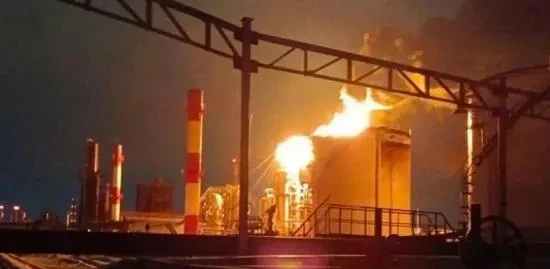 რიაზანის ნავთობგადამამუშავებელ ქარხანაზე დრონებით თავდასხმა განხორციელდა, - ინფორმაციას უკრაინული მედია რუსულ „ტელეგრამ“ არხებზე დაყრდნობით ავრცელებს.