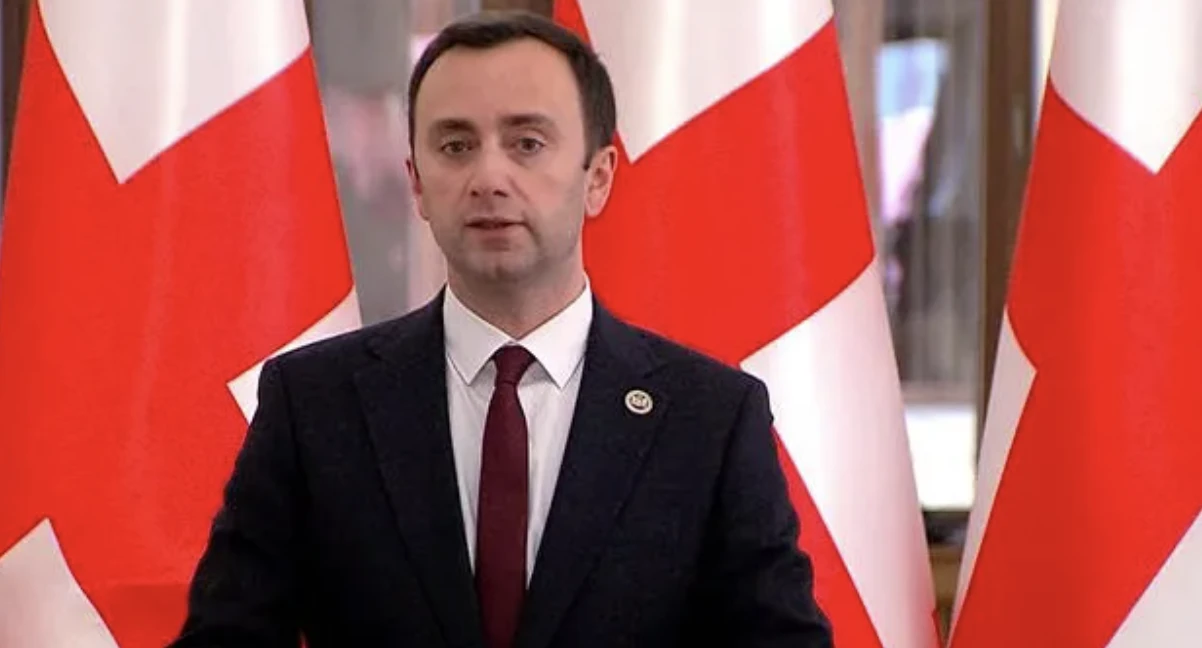 ცდილობენ ელენე ხოშტარიასგან, ადამიანისგან, რომელიც რუსეთისგან იღებს დაფინანსებას, წამებული ჟანა დარკი გამოძერწონ - საზოგადოების და სახელმწიფოს ასეთი დაცინვა, უბრალოდ, წარმოუდგენელია, - ამის შესახებ პარლამენტის ევროპასთან ინტეგრაციის კომიტეტის თავმჯდომარემ, ლევან მახაშვილმა ევროპარლამენტში გამართული დებატების კომენტირებისას განაცხადა.  მისივე თქმით, დებატებზე მოვისმინეთ წახალისება იმ ადამიანების, რომლებიც სახელმწიფო ინსტიტუტებს ებრძვიან.