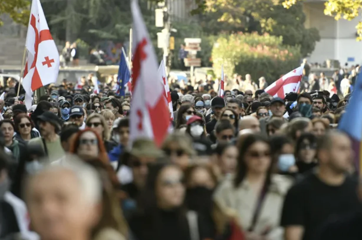 დღეს მზია ამაღლობელის მხარდამჭერი მარში გაიმართება. როგორც მარშის ორგანიზატორები აცხადებენ, მსვლელობა მარჯანიშვილის მოედნიდან, 20:00 საათზე დაიწყება და გალაკტიონის ხიდისა და მიხეილ ჯავახიშვილის ქუჩის გავლით, რუსთაველზე, პარლამენტთან დასრულდება. 12 იანვარს მზია ამაღლობელის დაპატიმრებიდან ერთი წელი ხდება.