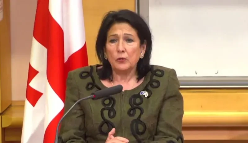 სალომე ზურაბიშვილი - კამპანიაა დაწყებული „ქართული ოცნების” პრემიერის მიერ და მერე პატარ-პატარები აგრძელებენ - ეს ეხება 4 ოქტომბერს, თურმე, მე ორგანიზატორი ვარ ან ორგანიზატორებს შორის ვიმყოფები