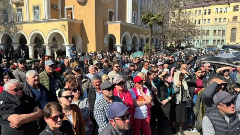 ჭიათურელი მაღაროელები ჯანდაცვის სამინისტროსთან აქციას მართავენ