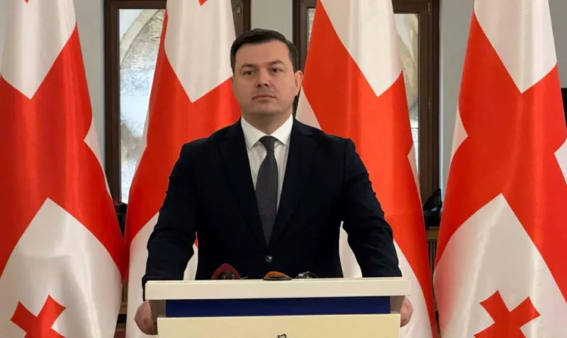 „ოცნების“ ბოლოდროინდელმა პოლიტიკამ, არადემოკრატიულმა და არათანმიმდევრულმა ნაბიჯებმა მიგვიყვანა იმ მდგომარეობამდე, როდესაც შესაძლოა ქვეყანას ვიზალიბერალიზაცია შეუჩერდეს, - ამის შესახებ ფრაქცია „საქართველოსთვის“ დეპუტატმა, გიგა ფარულავამ განაცხადა, რითაც საქართველოსთან დაკავშირებით ევროკომისიის ანგარიშს გამოეხმაურა.