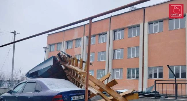 “ქართლის ამბები” -ს ინფორმაციით,   ხაშურის სამუსიკო სკოლას ქარმა სახურავი გადახადა. შენობას რეაბილიტაციისთვის 2022 წელს  320 000 ლარი დაიხარჯა.  ხაშურის მერიის ცნობით,  2022 წელს ნაწილობრივ შეკეთდა, რაც ამჯერად არაა დაზიანებული.