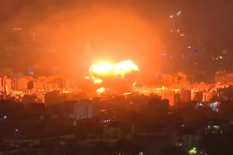 ირანის სამხედრო ძალების განცხადებით, უახლოეს დღეებში მტრის პოზიციებზე თავდასხმებს გააძლიერებენ და გააფართოებენ.  ირანული მედიის ცნობით, „ირანის რევოლუციის გუშაგთა კორპუსის“ ხათამ ალ-ანბიას ცენტრალური შტაბის პრესსპიკერმა განაცხადა, რომ ქვეყნის საჰაერო და საზღვაო ძალებმა ისრაელის მიმართულებით დრონები გაუშვეს. დაბომბეს ისრაელის საჰაერო ძალების რამატ-დავიდის საჰაერო ბაზა და სარადარო სადგური მერონის მთაზე.