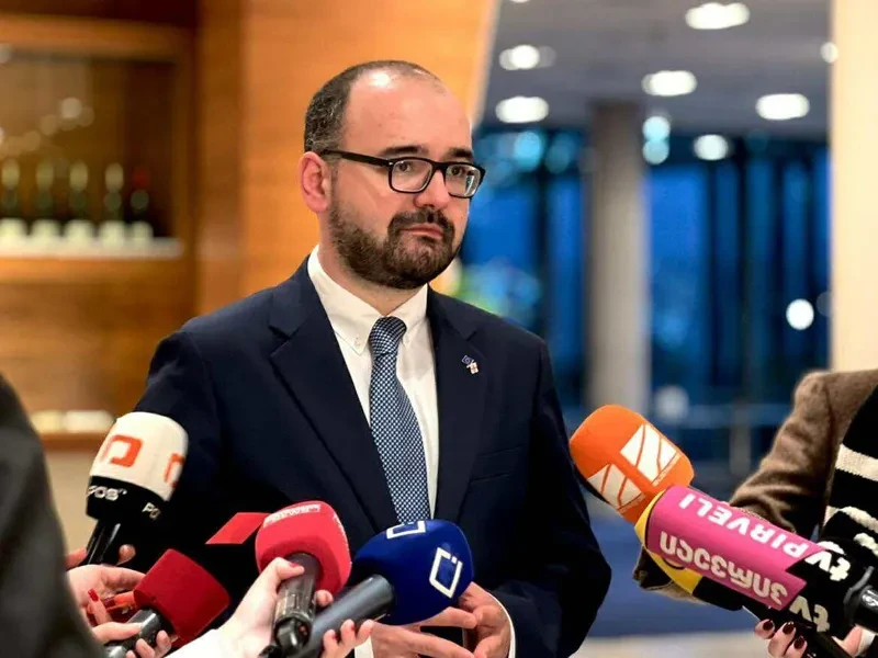 გრიგოლ გეგელია - „ქოცური“ დელეგაცია გეგმავდა ევროპარლამენტში ვიზიტს, როგორც ჩანს, ახლა ამ ვიზიტის განხორციელება ვიზის რიგში მოუწევთ - რეჟიმი იმასაც ვეღარ ახერხებს, რომ უვიზოდ ჩავიდეს საქმიან ვიზიტზე, ეს არის მათი კიდევ ერთი კრახი