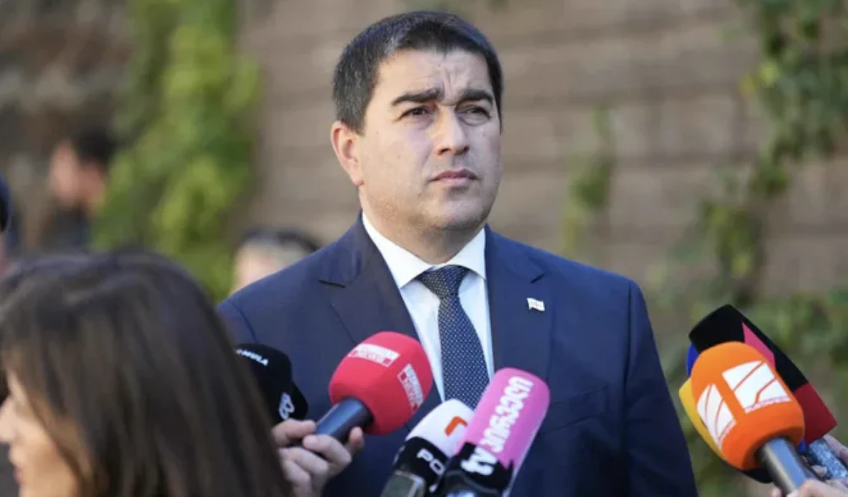 ვენესუელაში ჩატარებულმა რამდენიმეწუთიანმა ოპერაციამ დაადასტურა, რომ ევროკავშირი, როგორც საერთაშორისო წესრიგის გარანტი და მსოფლიო გეოპოლიტიკური მოთამაშე აღარ არსებობს და, როგორც ჩანს, ის ასეთად ვეღარასდროს იქცევა,- ამის შესახებ პარლამენტის თავმჯდომარე, შალვა პაპუაშვილი სოციალურ ქსელში წერს.