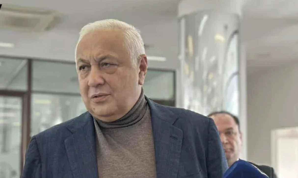 საქართველოს ტექნიკური უნივერსიტეტი პროკურატურას განცხადებით მიმართავს და ითხოვს, საქართველოს უნივერსიტეტის შენობა დაყადაღდეს, შემდეგ კი ტექნიკურ უნივერსიტეტს დაუბრუნდეს