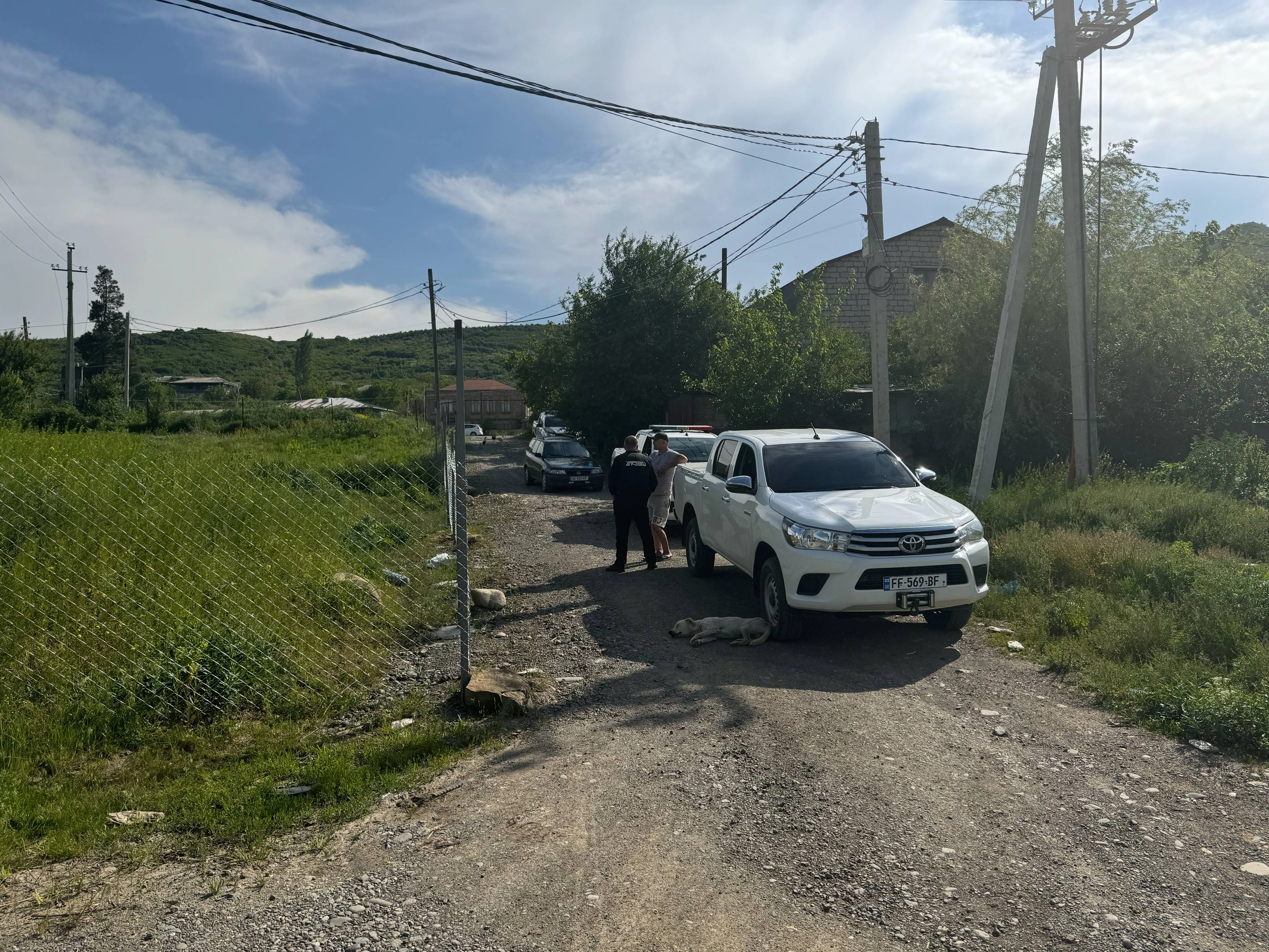,,სახლიდან იარაღი გამოიტანა და მოკვლით ემუქრებოდა'' - გორის მუნიციპალიტეტში  ბიზნესმენი თანასოფლელელს ფიზიკურად გაუსწორდა
