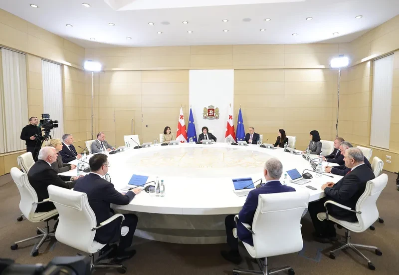 სასურსათო პროდუქციის ფასებთან დაკავშირებით სამთავრობო საკოორდინაციო კომისია შეიქმნა, რომელსაც პრემიერ-მინისტრი ირაკლი კობახიძე უხელმძღვანელებს. ინფორმაციას მთავრობის ადმინისტრაცია ავრცელებს.  მათივე ცნობით, შესაბამისი განკარგულება მთავრობამ გუშინდელ სხდომაზე დაამტკიცა.