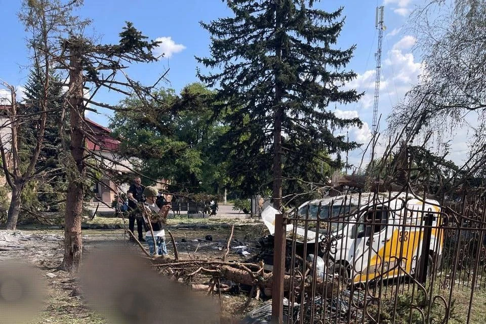რუსებმა დონეცკის ოლქში პენსიის მისაღებად რიგში მყოფ ხალხს დაარტყეს, რის შედეგადაც, 20-ზე მეტი ადამიანი დაიღუპა