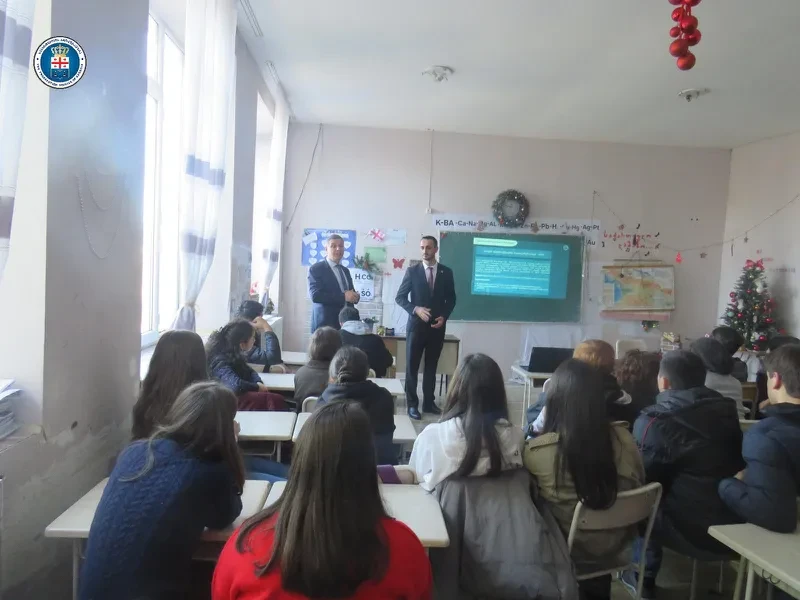 პროკურატურის წარმომადგენლებმა ანტინარკოტიკული კამპანიის ფარგლებში ოზურგეთის N2 საჯარო სკოლის მოსწავლეებთან საინფორმაციო შეხვედრა გამართეს