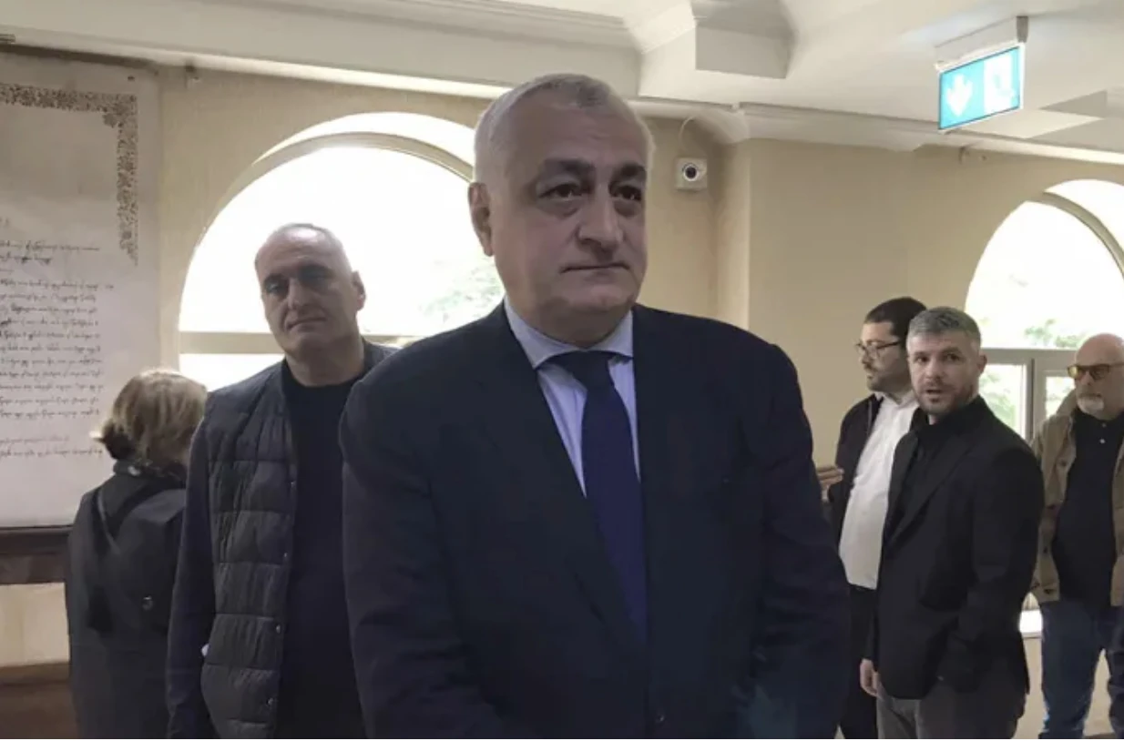 თბილისის საქალაქო სასამართლოში მამუკა ხაზარაძის წინასასამართლო სხდომა მიმდინარეობს