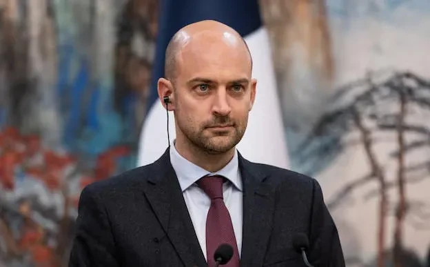 გაერო-ს უშიშროების საბჭო ირანსა და ახლო აღმოსავლეთში არსებული ვითარების განსახილველად საგანგებო სხდომას გამართავს, - ინფორმაციას საფრანგეთის საგარეო საქმეთა მინისტრი, ჟან-ნოელ ბარო ავრცელებს.  „საფრანგეთის მოთხოვნით, პარიზის დროით 22:00 საათზე (თბილისის დროით კვირა, 1:00 საათი) გაერო-ს უშიშროების საბჭოს სხდომა გაიმართება“, - წერს ჟან-ნოელ ბარო X-ზე.