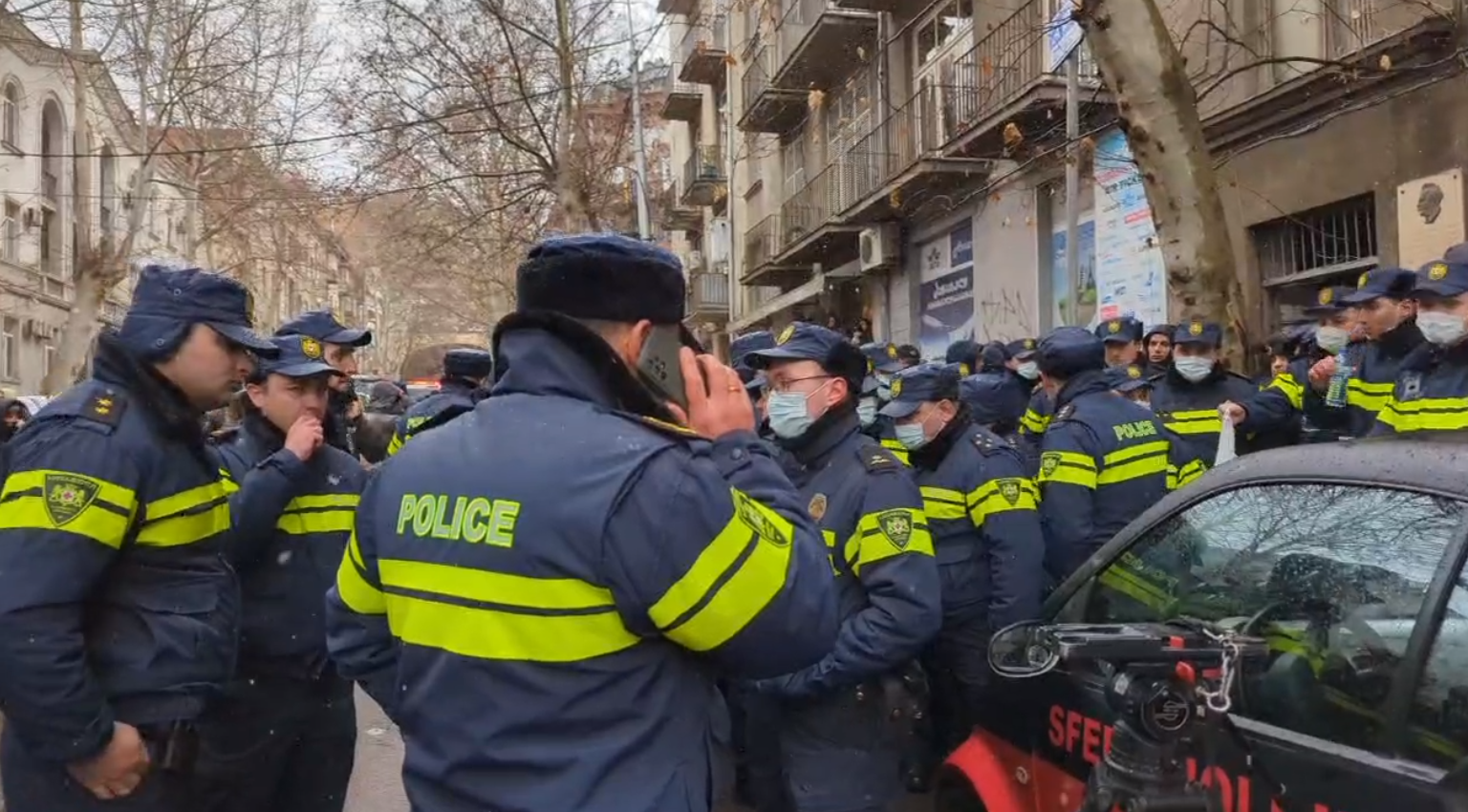 კეკელიძის ქუჩაზე, სადაც გამოსახლების პროცესი მიმდინარეობდა, შსს-მ 20 პირი დააკავა