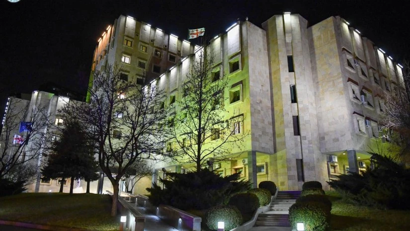 პროკურატურა - სასამართლომ ირაკლი ოქრუაშვილს სასჯელის ზომად 7 წლით თავისუფლების აღკვეთა განუსაზღვრა, ამნისტიის საფუძველზე დანიშნული სასჯელი შეუმცირდა და საბოლოოდ 5 წელი და სამი თვე მიესაჯა