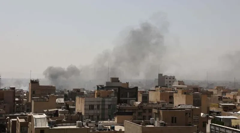 ისრაელის თავდაცვის ძალების ცნობით, დღეს დილით დასავლეთ და ცენტრალურ ირანში სულ მცირე 30 ობიექტი დაბომბეს.  „დარტყმების სამიზნე საჰაერო თავდაცვის სისტემები, რაკეტების გამშვები დანადგარები, რეჟიმის სამიზნეები და სამხედრო სამეთაურო ცენტრები იყო“, - აღნიშნულია ისრაელის თავდაცვის ძალების განცხადებაში