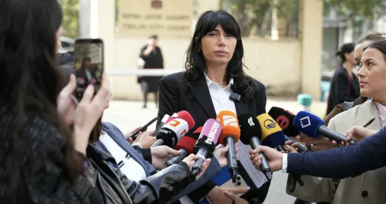 პროკურორი ახალაიას საქმეზე - არსებობს სატელეფონო კომუნიკაციების დამადასტურებელი ინფორმაცია, შესაბამისად  ბრალდება მტკიცებულებებით არის დადასტურებული, შინაარსში ვერ შევალთ, რადგან საქმე დახურულ რეჟიმში განიხილება