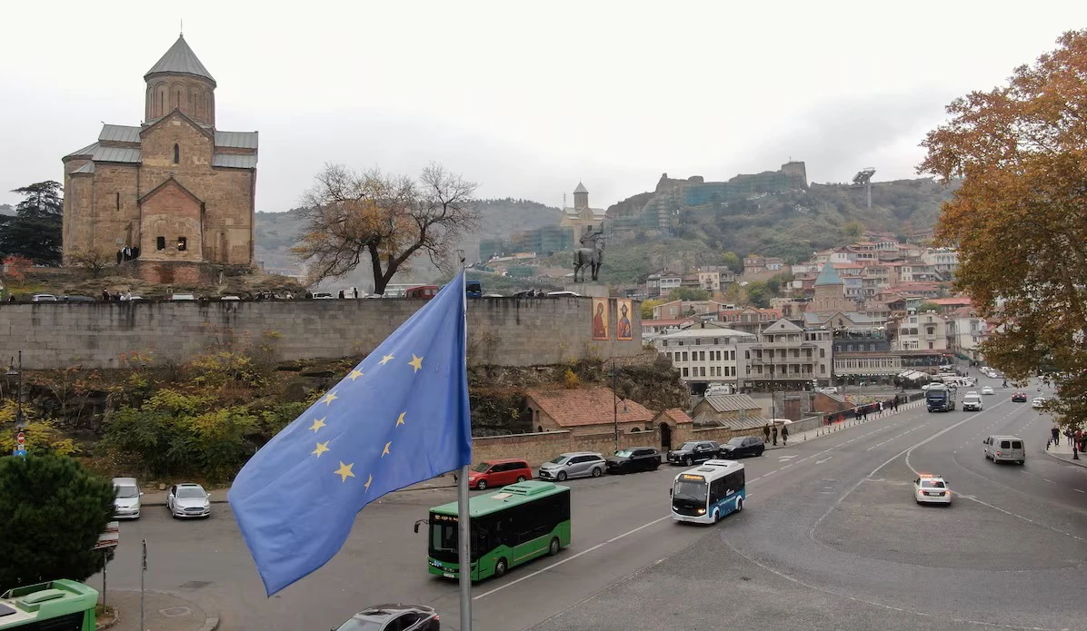 Reuters საქართველოს შესახებ სტატია გამოაქვეყნა სათაურით: „ხუთი წუთი ავტოკრატიამდე - როგორ გადაუხვია საქართველომ დასავლური გზიდან“