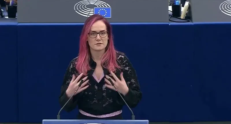 ევროკავშირმა საბოლოოდ უნდა უპასუხოს გამიზნული სანქციებით პასუხისმგებელ პირებს, არ მადარდებს თუ წევრი ორი ქვეყანა ბლოკავს ამას, დანარჩენი 25 წევრი ქვეყანა? რა უშლის მათ ხელს? - ამის შესახებ ევროპარლამენტარმა, მარკეტა გრეგოროვამ განაცხადა.     წინააღმდეგ შემთხვევაში სიჩუმე და უმოქმედობა მხოლოდ აძლიერებს ანტიდემოკრატიულ ძალებს და სახიფათო სიგნალს აგზავნის, რომ კანდიდატ ქვეყანაში მოქალაქეების რეპრესირება პასუხის გარეშე შეიძლება”,- განაცხადა გრეგოროვამ.