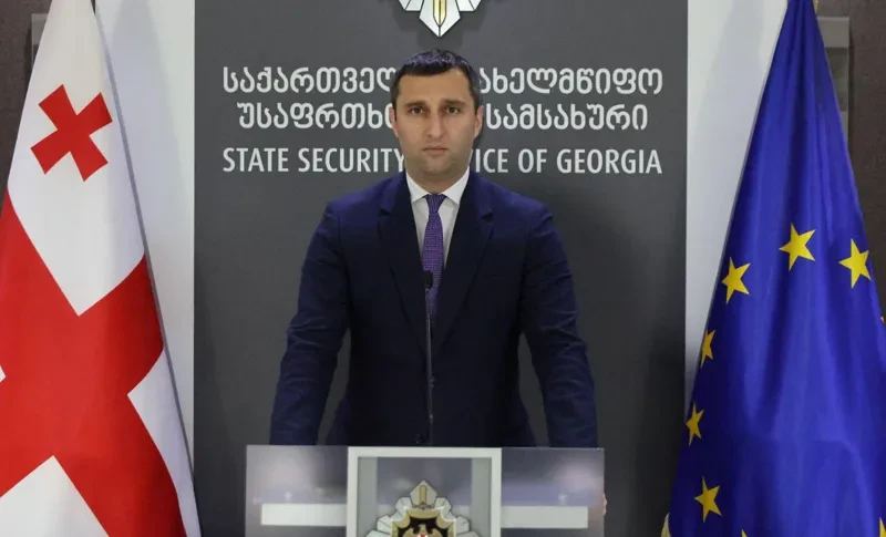 სუს-მა კორუფციის ბრალდებით 21 ადამიანი დააკავა - 7 სხვადასხვა საქმიდან 4, სავალდებულო სამხედრო სამსახურიდან თავის არიდებას უკავშირდება, დაკავებულთა შორის არიან ექიმები და სამხედრო აღრიცხვის სამსახურის ყოფილი უფროსი.