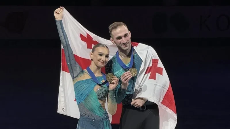 ისტორიაში პირველად ფიგურული ციგურაობის ევროპის ჩემპიონატზე სპორტულ წყვილებში საქართველომ ოქროს მედალი მოიპოვა. ფიგურული ციგურაობის ევროპის ჩემპიონატი დიდ ბრიტანეთში მიმდინარეობს. სპორტულ ცეკვებში საქართველოს სახელით მოასპარეზე წყვილი - ლუკა ბერულავა და ანასტასია მეტელკინა - ევროპის ჩემპიონები გახდნენ.