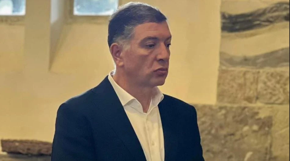 გიგი უგულავა - ჩვენ ვაკვირდებით გამოცხადებული დაჭერის ქრონიკას - ზურაბ ჯაფარიძეს დაჭერას, როგორც ჩანს, აპირებენ და ვხედავთ რა ხდება სასამართლოში, ციხე-სიმაგრედაა გადაქცეული