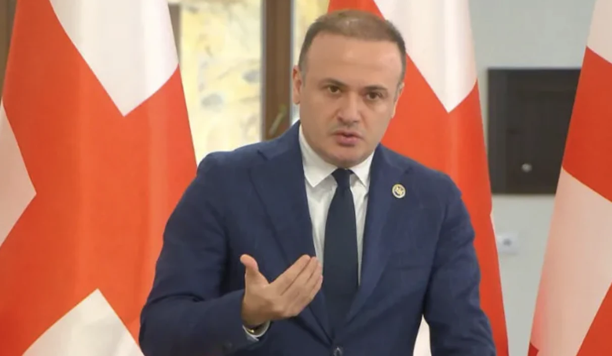 ოპოზიციამ ყოველ დღე უნდა ილოცოს, რომ ვადამდელი არჩევნები არ ჩავნიშნოთ - ჩვენ რომ ვადამდელი ჩავატაროთ, გაცილებით მეტს ავიღებთ, ვიდრე გვაქვს, - ამის შესახებ პარლამენტის დიასპორის საკითხთა კომიტეტის თავმჯდომარემ, ირაკლი ზარქუამ “საარჩევნო კოდექსში” დაანონსებულ ცვლილებებზე საუბრისას განაცხადა.  მისივე თქმით, ოპოზიცია ყოველგვარი რეიტინგის გარეშეა დარჩენილი.