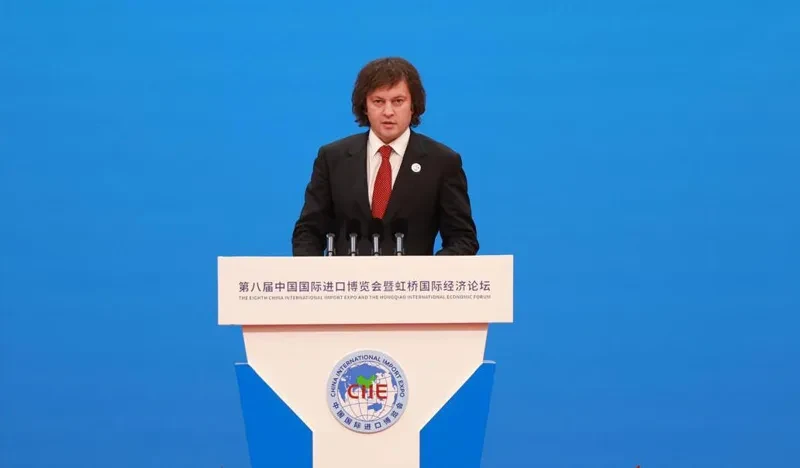 პრემიერი - საქართველოს ამბიციური ინფრასტრუქტურული პროექტები, ქვეყანას ჩინეთსა და ევროპას შორის მთავარ სავაჭრო და სატრანსპორტო მარშრუტად აქცევს, აძლიერებს რეგიონულ კავშირს და მხარს უჭერს მზარდ ეკონომიკურ თანამშრომლობას