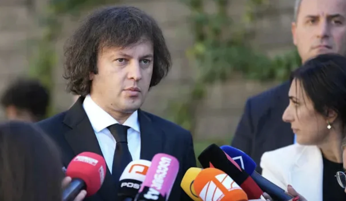 არ ვარგა სანქციების პაკეტში კონკრეტული სტრატეგიული ობიექტის მოხვედრა - ეს გაუხარდა მიხეილ სააკაშვილს, მან გამოთქვა იმედი, რომ ყულევი დასანქცირდება, თუმცა, რაც უხარია სააკაშვილს, ის არ უხარია ქართველ ხალხს, - ამის შესახებ  ირაკლი კობახიძემ განაცხადა.  მისი თქმით, ევროკომისიას მიაწოდეს სრული ინფორმაცია ყულევთან დაკავშირებით, რაც ადასტურებს, რომ სასანქციო რეჟიმი არ ირღვევა.