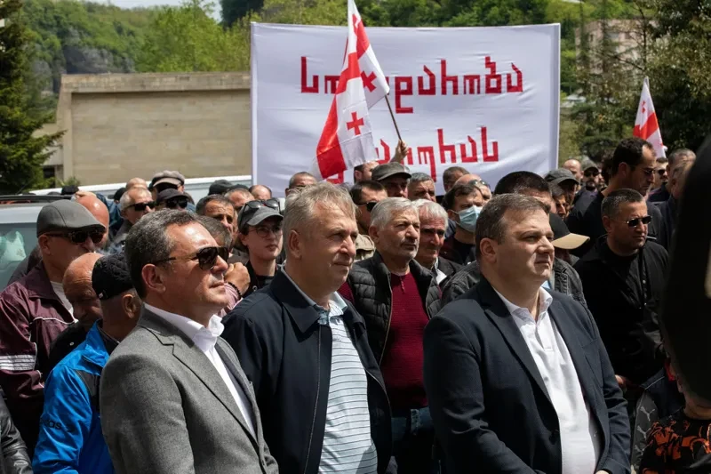 "გახარია საქართველოსთვის" ლიდერები ჭიათურაში მაღაროში დასაქმებულებს შეხვდნენ