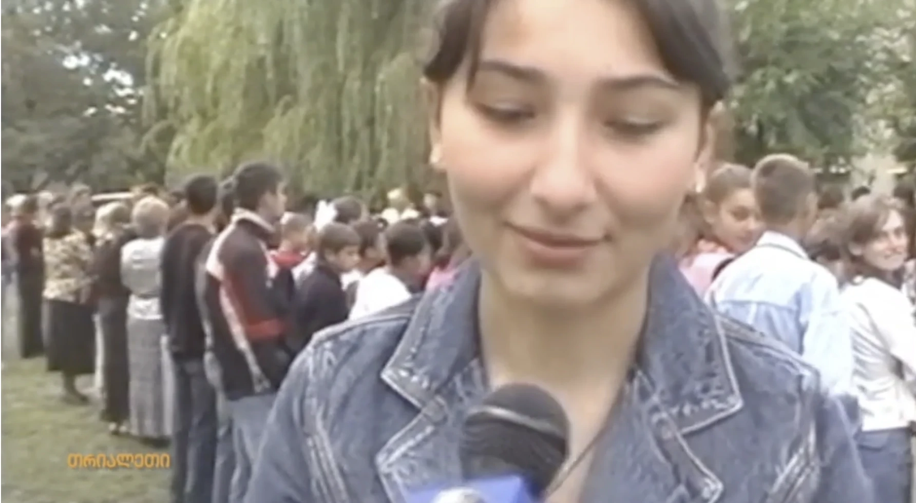 ხეობელ ბავშვებს სასწავლო წლის დაწყება მიულოცეს.   2005 წ.  თრიალეთის არქივი.