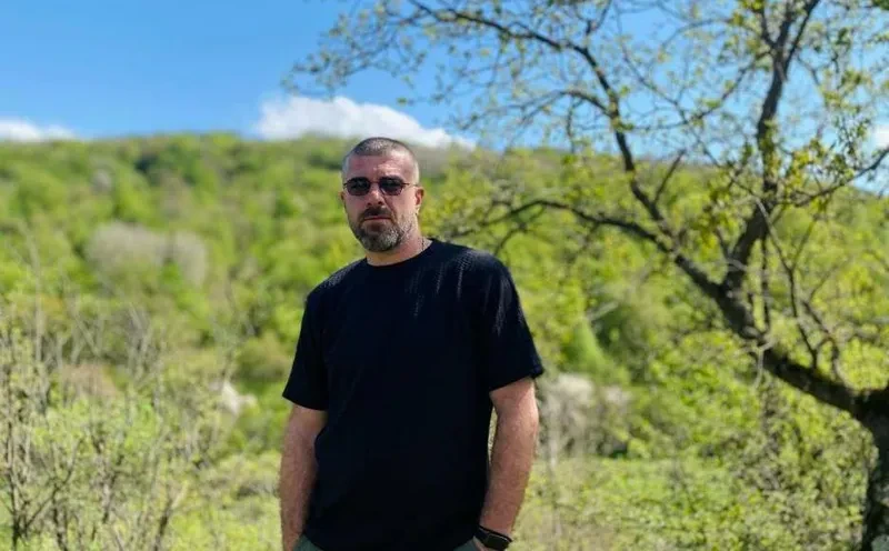 "უკარგესი ადამიანი მოკლეს მანქანის გაჩერების გამო" - ცნობილია ისანში მოკლული მამაკაცის ვინაობა