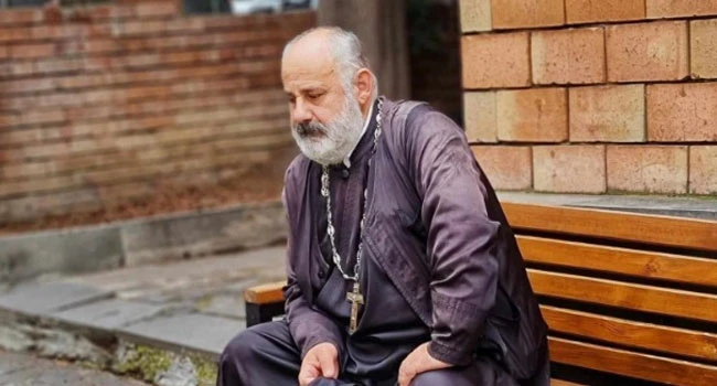 გარდაიცვალა ნახალოვკის ივერიის ღვთისმშობლის ხატის სახელობის ტაძრის მოძღვარი დეკანოზი – გაბრიელ ასათიანი.     “დაგვიობლდა ტაძარი” _ ყველასთვის საყვარელი მოძღვარი გარდაიცვალა.  სამწუხარო ინფორმაცია სოციალურ ქსელში ვრცელდება.