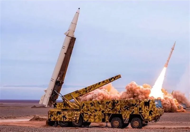 "ირანის რევოლუციის გუშაგთა კორპუსის" განცხადებით, ბოლო 48 საათის განმავლობაში აშშ-ისა და ისრაელის 60 სტრატეგიულ სამიზნესა და 500 სამხედრო ობიექტს დაარტყეს.  „ომის დაწყებიდან შეიარაღებულმა ძალებმა აშშ-ისა და სიონისტური რეჟიმის 60 სტრატეგიულ სამიზნესა და 500 სამხედრო ობიექტზე თავდასხმა განახორციელეს“, - ნათქვამია განცხადებაში.  განცხადებაში აღნიშნულია, რომ ირანმა 700-ზე მეტი დრონი და ასობით რაკეტა გამოიყენა.