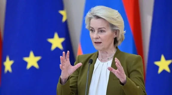 „ვიზალიბერალიზაცია სომეხი ხალხისთვის უაღრესად მნიშვნელოვანია. დღეს დავამტკიცეთ სამუშაო შეთანხმებები FRONTEX-სა და სომხეთს შორის, რაც განამტკიცებს თანამშრომლობას საზღვრისა და მიგრაციის მართვის სფეროში“, - განაცხადა ურსულა ფონ დერ ლაიენმა. „ჩვენ სომხურ ბიზნესს ახალ ბაზრებზე გასვლაში ვეხმარებით, ინვესტიციებს ვახორციელებთ დასაქმების სფეროში, რასაც უსაფრთხოებისთვის დიდი მნიშვნელობა აქვს“, - აღნიშნა ევროკომისიის პრეზიდენტმა.