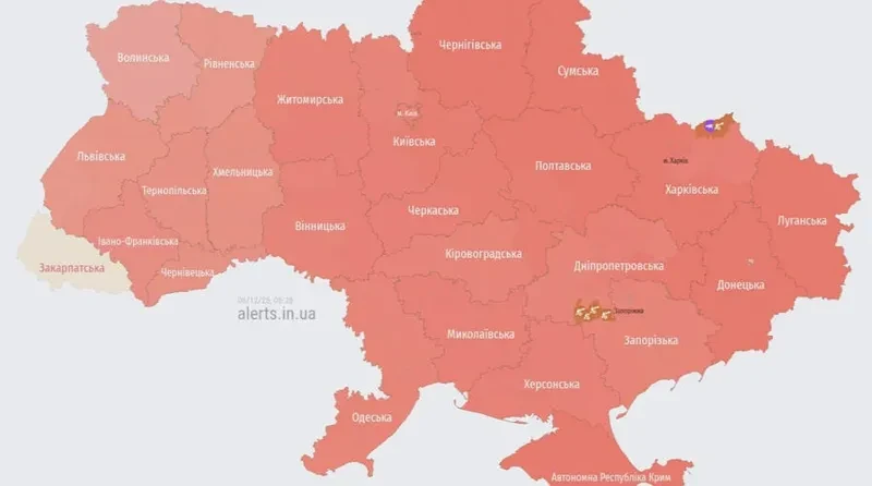 რუსეთი უკრაინას რაკეტებით უტევს, ქვეყნის მთელ ტერიტორიაზე საჰაერო განგაშია გამოცხადებული. კიევის საოლქო-სამხედრო ადმინისტრაციის ინფორმაციით, რუსული ძალების იერიშის შედეგად უკრაინის დედაქალაქში, სულ მცირე, სამი ადამიანი დაშავდა.