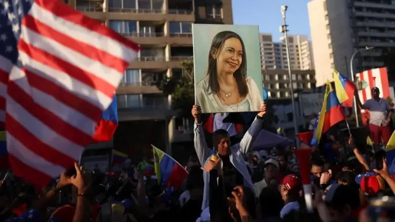 ვენესუელას ოპოზიციის დევნილი ლიდერის მარია კორინა მაჩადოს განცხადებით, აშშ-ის პრეზიდენტი დონალდ ტრამპი იმსახურებდა ნობელის პრემიას მშვიდობის დარგში.  მისი მტკიცებით, აშშ-ის პრეზიდენტმა ეს მსოფლიოს დაუმტკიცა ვენესუელაში თავისი ქმედებებით, რაც, მარია კორინა მაჩადოს განცხადებით, „უდიდესი ნაბიჯია კაცობრიობისთვის“.