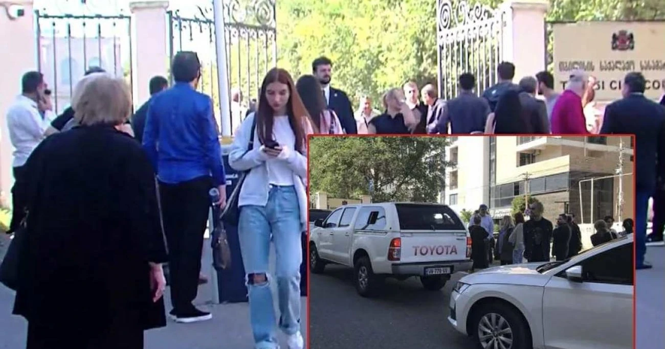 სასამართლოში ევაკუაციის შემდეგ, სუს-ის ანტიტერორისტული დეპარტამენტის თანამშრომლები მივიდნენ