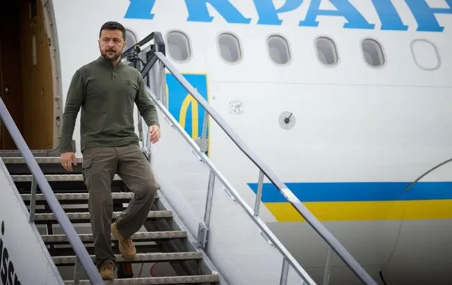 ირლანდიაში ვიზიტის დროს, ვოლოდიმირ ზელენსკის თვითმფრინავს უცნობი დრონები აედევნენ, თუმცა ამ ინციდენტს ვიზიტზე გავლენა არ მოუხდენია, - ამის შესახებ უკრაინის პრეზიდენტის მრჩეველმა, დმიტრო ლიტვინმა ჟურნალისტებს განუცხადა.