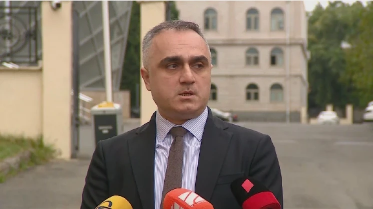 პროკურორი განმარტავს, რატომ გაუფორმდა მძიმე დანაშაულისთვის დაკავებულ ბრიტანეთის მოქალაქეს, 19 წლის ბელა მეი კალის საპროცესო შეთანხმება