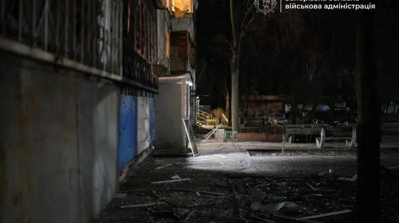 რუსეთის საოკუპაციო ძალებმა 24 დეკემბრის ღამეს უკრაინის ქალაქი ზაპოროჟიე საჰაერო ბომბებით დაბომბეს, - ინფორმაციას უკრაინული მედია ზაპოროჟიეს საოლქო-სახელმწიფო ადმინისტრაციის ხელმძღვანელზე, ივან ფედოროვზე დაყრდნობით ავრცელებს.