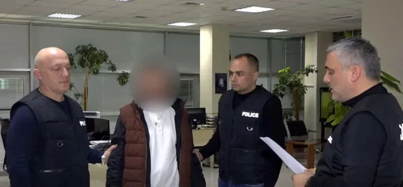 შსს - სამართალდამცველებმა ცეცხლსასროლი იარაღი და საბრძოლო მასალა, მათ შორის პისტოლეტები, მჭიდები და ვაზნები ამოიღეს - დაკავებულია 6 პირი