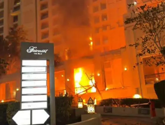 დუბაიში საცხოვრებელ ზონაში აფეთქება მოხდა, - ინფორმაციას Reuters-ი ავრცელებს.  გამოცემის ცნობით, დუბაის პალმ-აილენდის საცხოვრებელ უბანში რაკეტა ჩამოვარდა, რამაც ხანძარი გამოიწვია.  ასევე, მედიის ინფორმაციით, ქუვეითის საერთაშორისო აეროპორტში დრონით დარტყმა განხორციელდა, რის შედეგადაც რამდენიმე მუშა დაშავდა. აფეთქებების ხმა გაისმა დოჰაშიც.