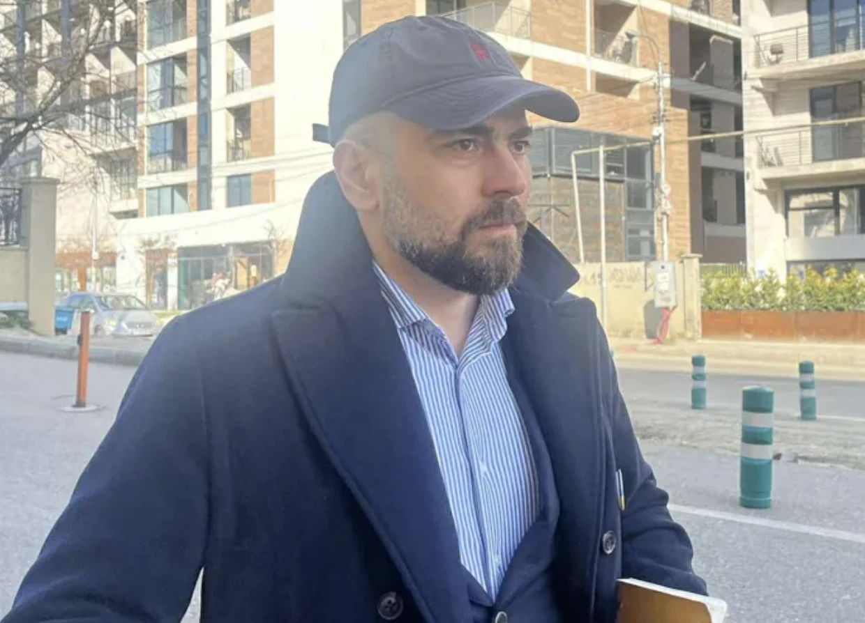 გამოკითხვაზე დაბარებების გამო გაკვირვებული ვარ, რადგან კვლევა, რომლის თანაავტორიც ვარ, არის „ჰადსონის ინსტიტუტის“ ინტელექტუალური საკუთრება - სუს-ი უნდა ინტერესდებოდეს იმით, გუშინ რომ ყვიროდნენ ირანის საელჩოსთან „ხამენეი შენი ბრძანებების შესასრულებლად მზად ვართო“, - ამის შესახებ „საბჭოთა წარსულის კვლევის ლაბორატორიის“ წევრმა, გიორგი კანდელაკმა საქალაქო სასამართლოსთან ჟურნალისტებს განუცხადა.